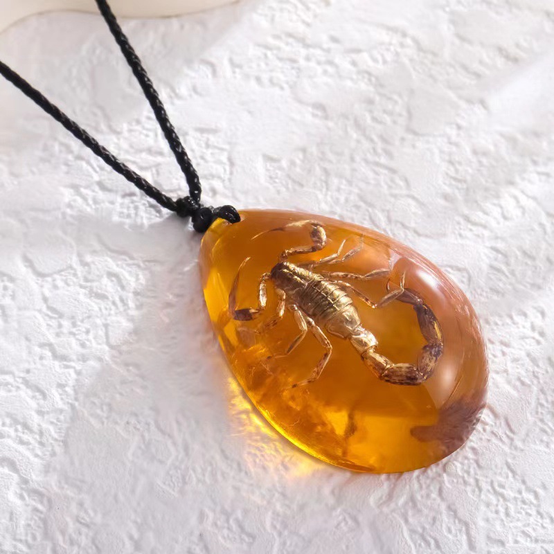 레트로 앰버 펜던트 목걸이 패션 곤충 황금 전갈 앰버  - Resin Art Necklace 리뷰 및 가격