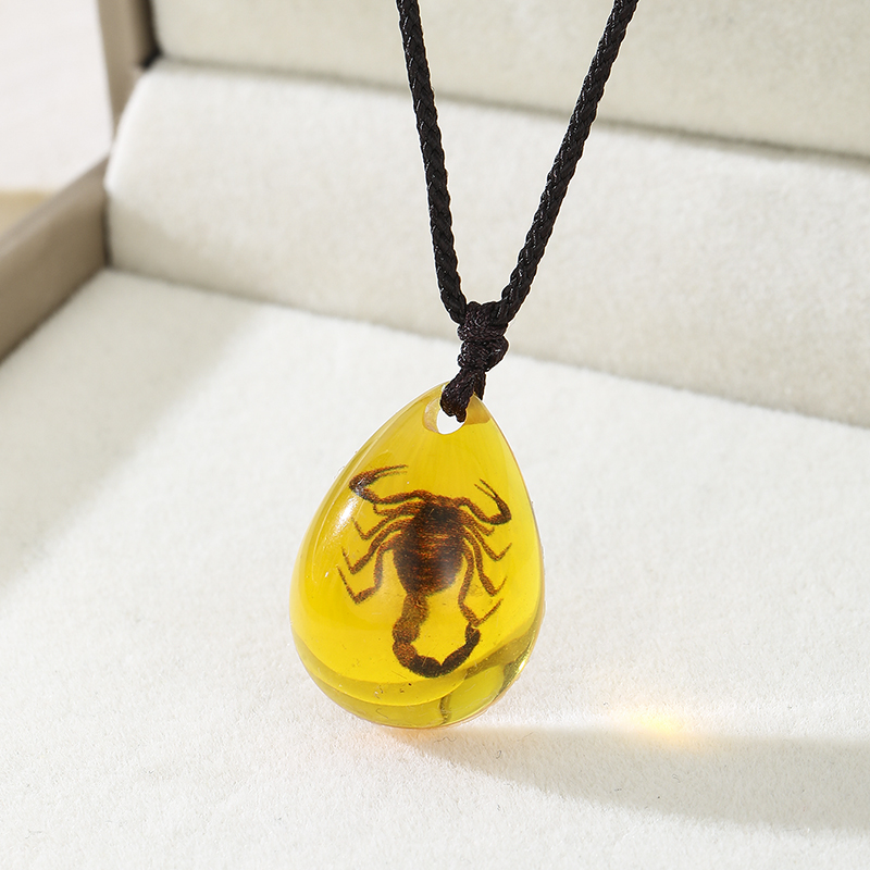 레트로 앰버 펜던트 목걸이 패션 곤충 황금 전갈 앰버  - Resin Art Necklace 리뷰 및 가격