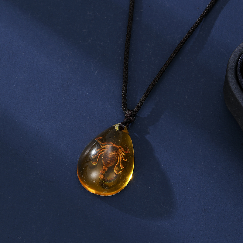 레트로 앰버 펜던트 목걸이 패션 곤충 황금 전갈 앰버  - Resin Art Necklace 리뷰 및 가격